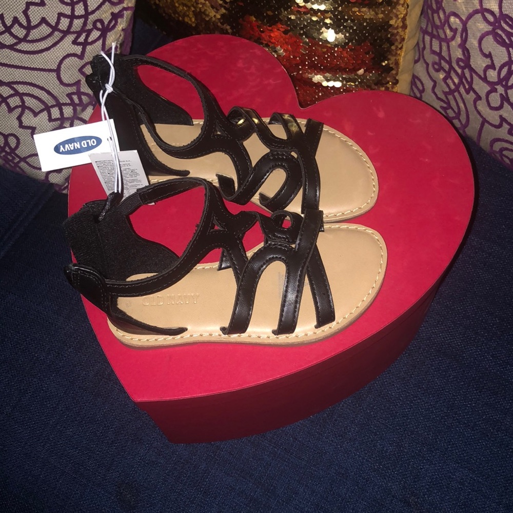 black flat sandals, NEVER WORN!!! very stylish 🥰